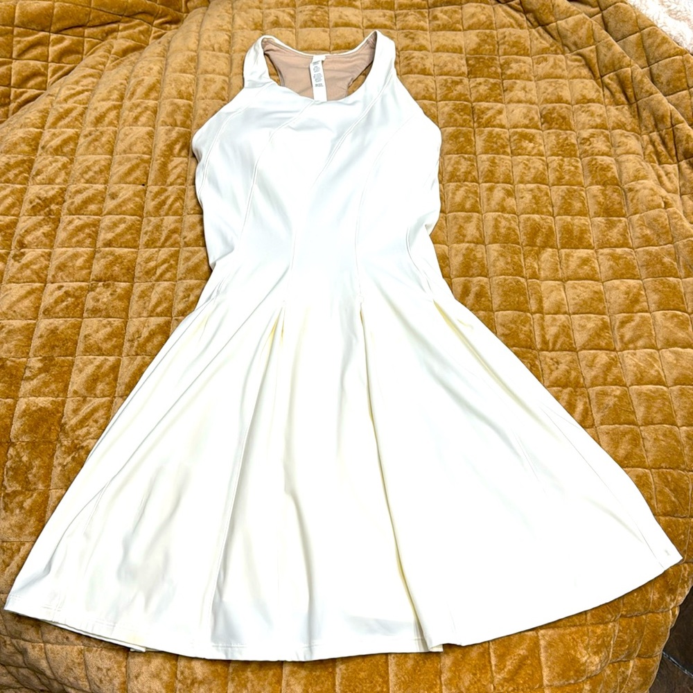 Lululemon tennis dress with built in shelf bra size 4
